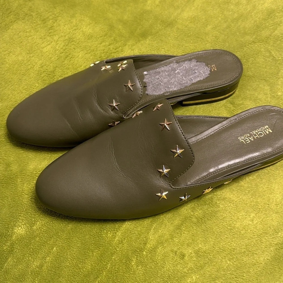 WNS Michael Kors Natasha Olive Green Gold Logo Star Slide Mules Sz 9 - Picture 5 of 10